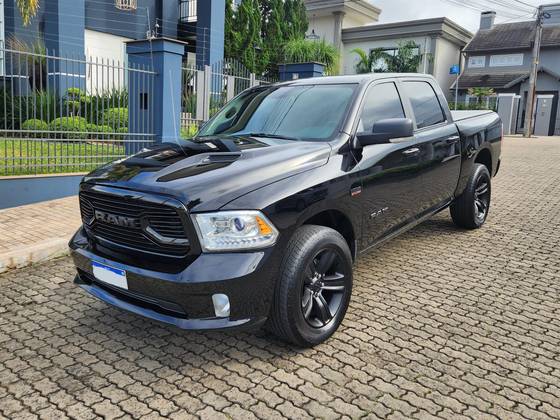 RAM CLASSIC 5.7 V8 GASOLINA LARAMIE NIGHT EDITION CD 4X4 AUTOMÁTICO